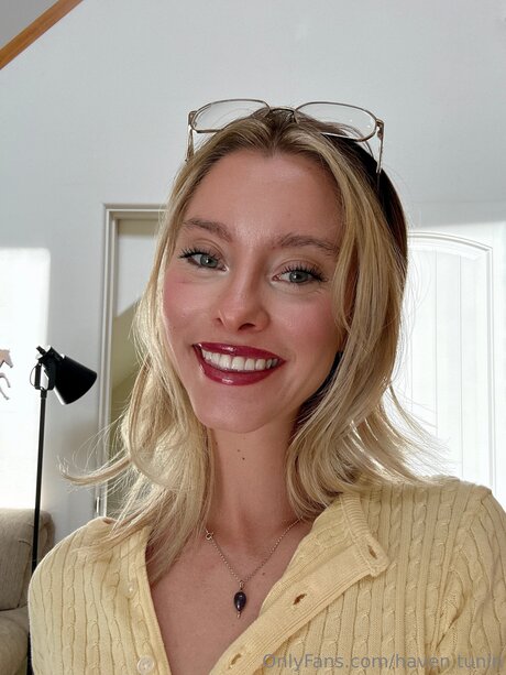 ブルネットの猫OnlyFans 美しい 画像