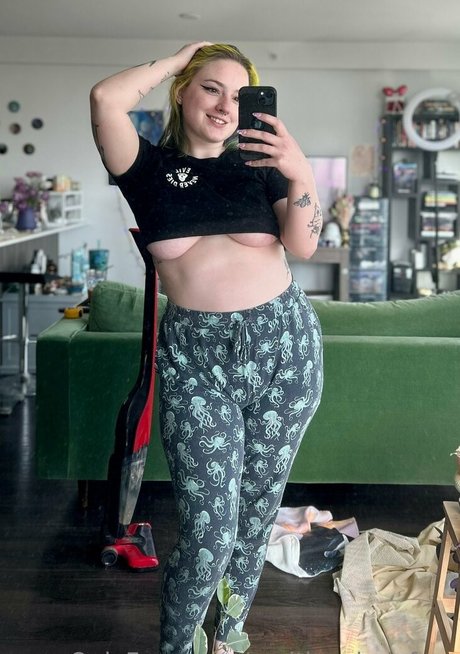 アジア人のティーンの足 オンリーファンズ 美しい裸 写真