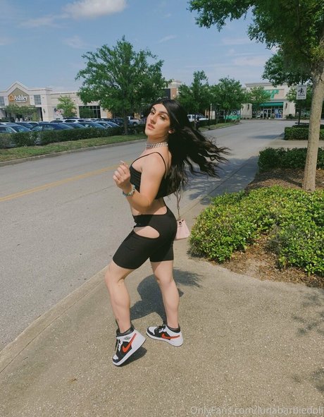 lunabarbiedoll ポルノモデル ギャラリー