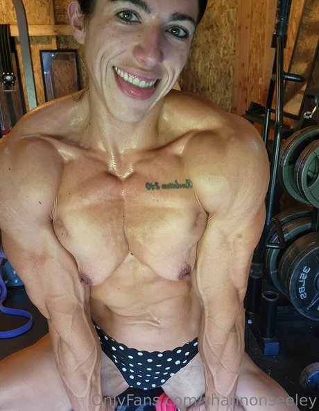 Shannon Seeley 可愛いモデル 画像