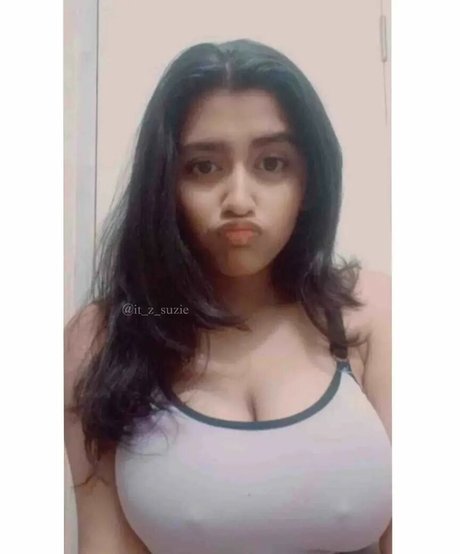 Sanjana Saba xxx女優 写真