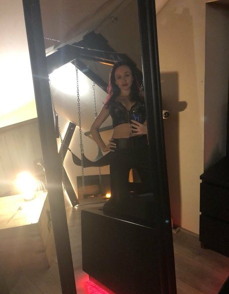 熟女乱交OnlyFans ポルノ ギャラリー