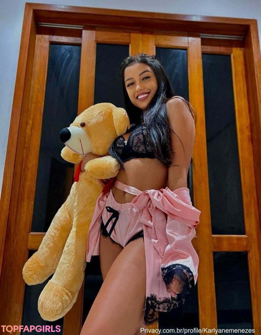 背が高くて巨乳のOnlyFans ホット 写真