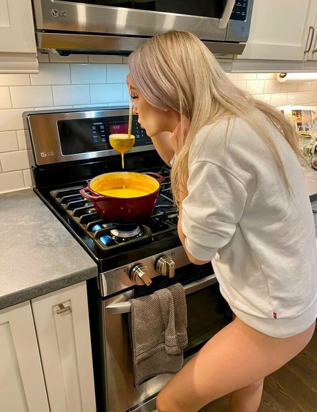 かわいいティーンのオンリーファンズ アートxxx 写真