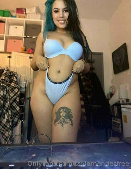 taylorhenriesfree 裸のスター 画像