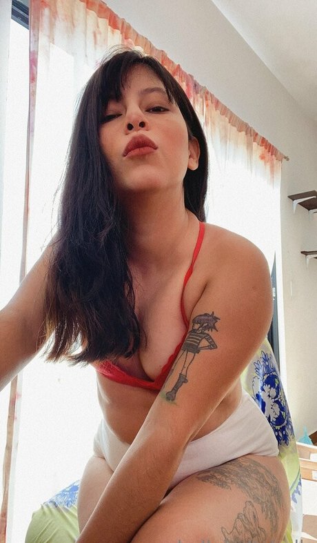 ピアス乳首オンリーファンズ 無料ヌード 写真