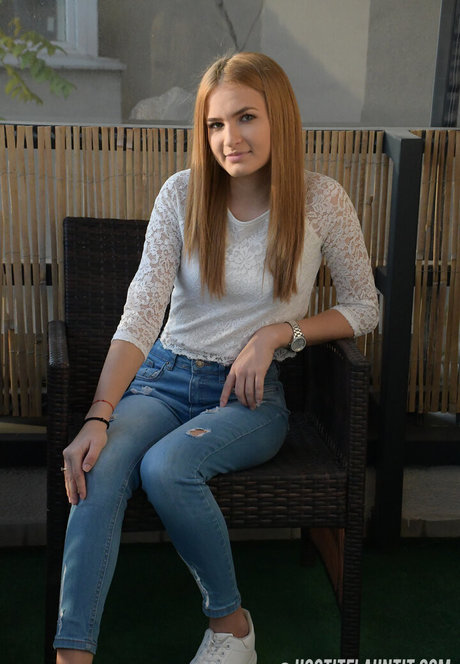 ヌード教師オンリーファンズ アダルト無料 画像