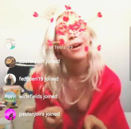 Charisma Kain HDポルノスター 写真