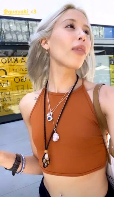 太めのブロンドオンリーファンズ ホット裸 画像