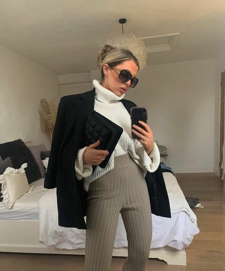 曲線美のラテン系オンリーファンズ ポルノ 画像