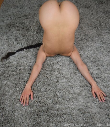 毛深い足のOnlyFans アートポルノ 写真