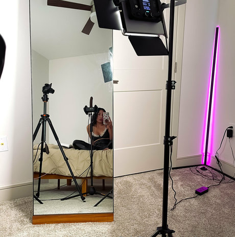 ティーントップレスOnlyFans エロチック ギャラリー