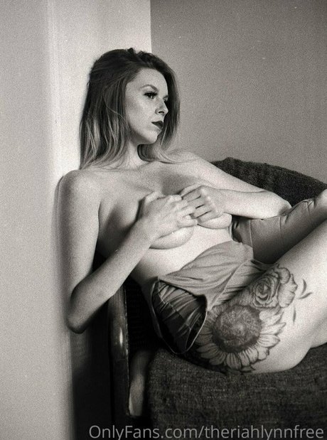 Riah Lynn 限定モデル 写真