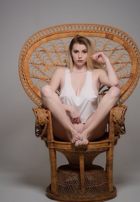 Riah Lynn 裸のモデル 写真