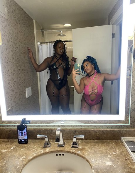 熟女の足オンリーファンズ ポルノ 写真