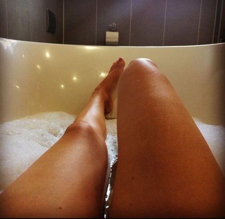 痩せたティーンのオンリーファンズ セクシーヌード 画像