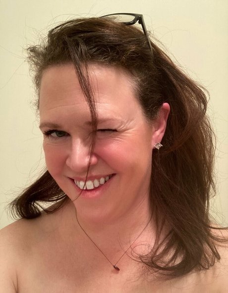 アラブのティーンズオンリーファンズ 美しいヌード ギャラリー