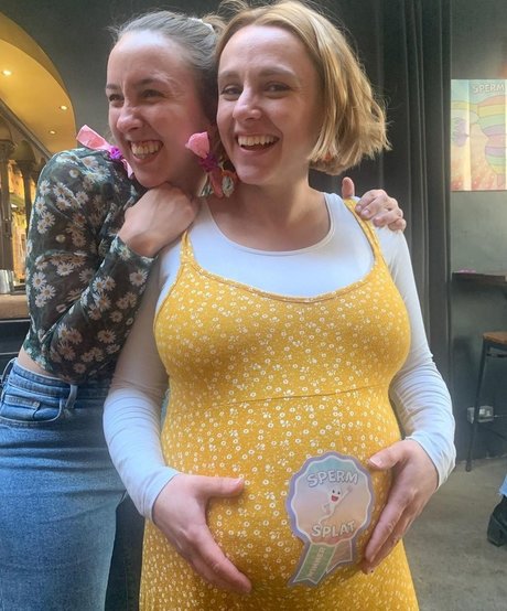 Hannah Witton 無料女優 写真