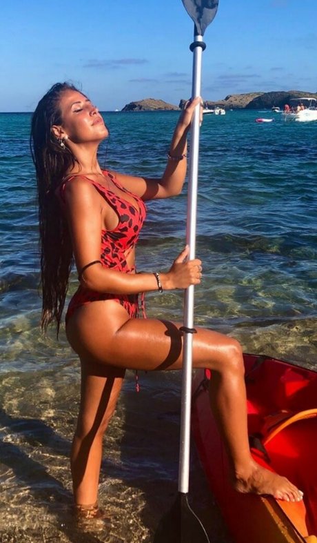 Sara Izquierdo ポルノスター ヌード 画像