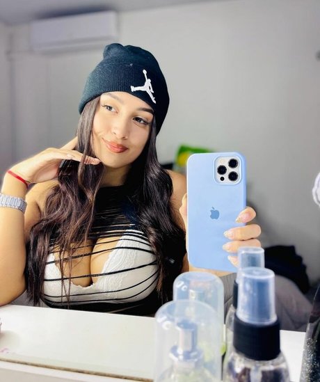 Seleneitor アダルトモデル 写真