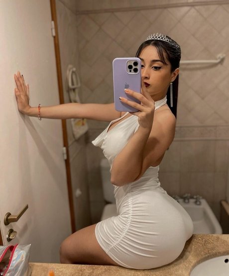 Seleneitor スター ヌード 画像