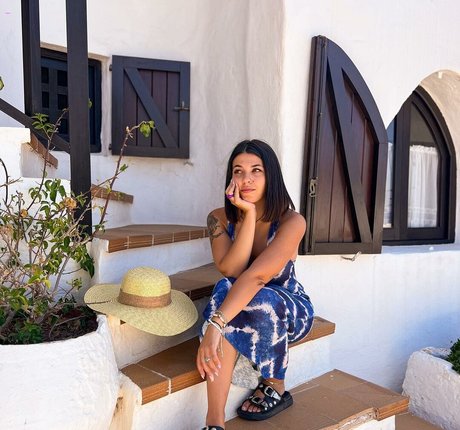 18歳以下の無料OnlyFans セクシーヌード 写真