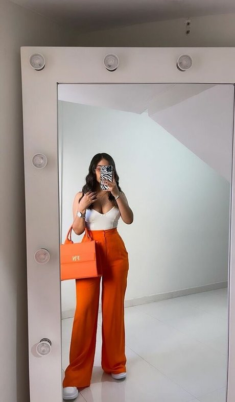 18歳のオンリーファンズ パーフェクト 画像