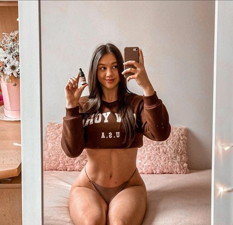 Lucia Mikusova 美しい女優 写真