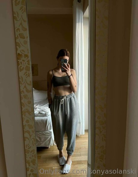 sonyasolanski 素敵なポルノスター 画像