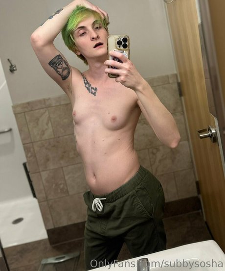 BBWシーメールオンリーファンズ セクシー裸 写真