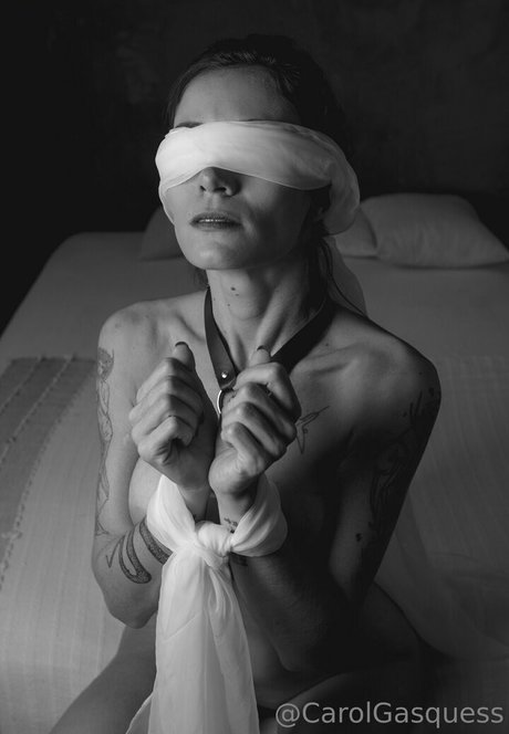 小柄な妻OnlyFans ポルノ 写真