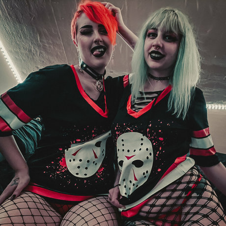 太めのブロンドオンリーファンズ ホット 写真