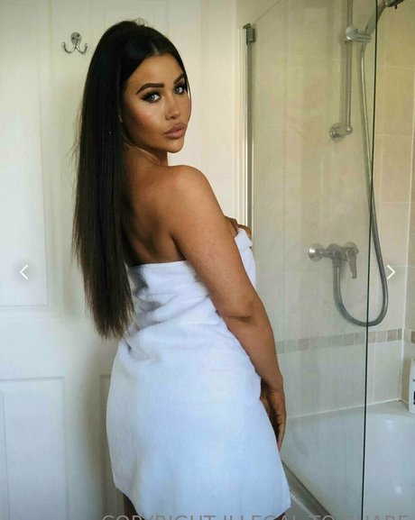 毛深いラテン系オンリーファンズ セクシーヌード 写真