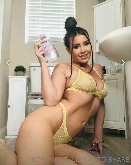 小柄な妻OnlyFans パーフェクト 写真