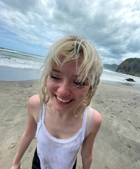 Maisie Peters エロティックなスター 写真
