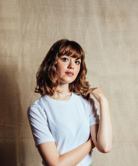 Maisie Peters ヌードのポルノスター 写真