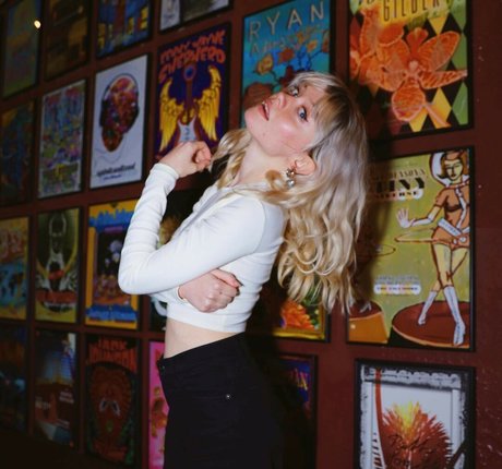 Maisie Peters 美しいモデル 画像