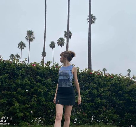 Maisie Peters 素敵なポルノスター 写真