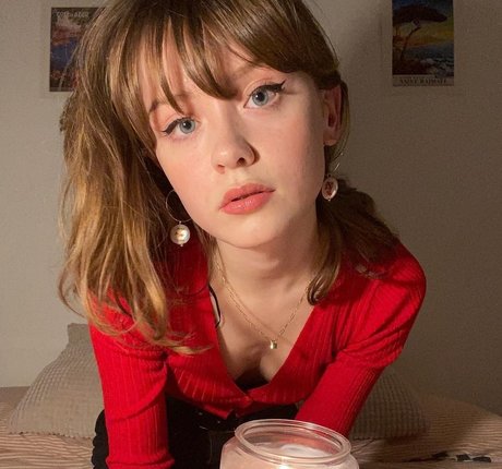 Maisie Peters ポルノスター パーフェクト ギャラリー