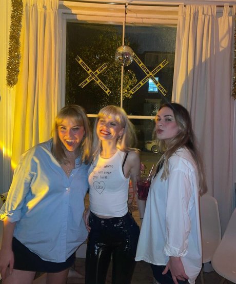 Maisie Peters アダルトスター 写真