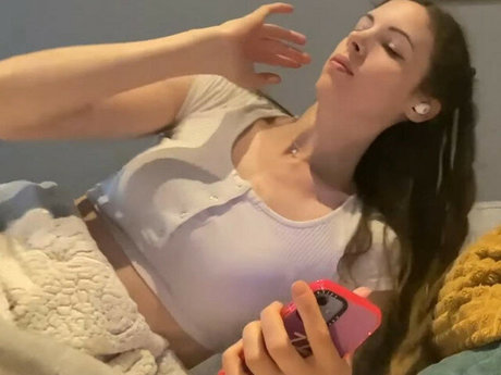 Rapunzel ASMR ヌード女優 画像