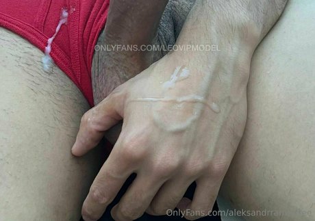 ジンジャートゥインクオンリーファンズ セクシーヌード 写真