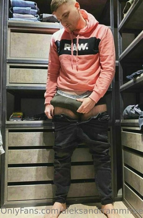 ティーン乱交OnlyFans 美しいxxx 写真