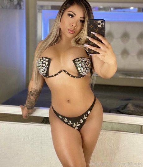 太めのブロンドオンリーファンズ ホット 写真