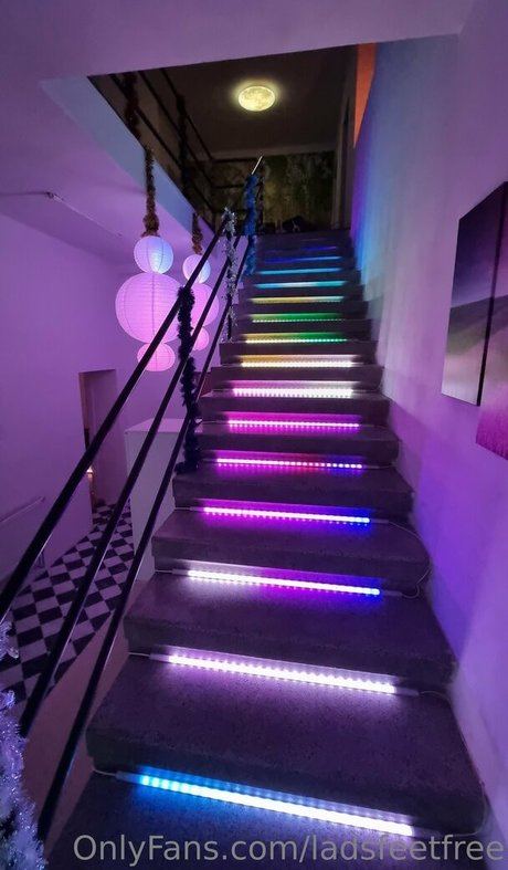 ladsfeetfree ヌードモデル ギャラリー