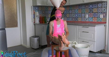 太めのブロンドオンリーファンズ アダルト 写真