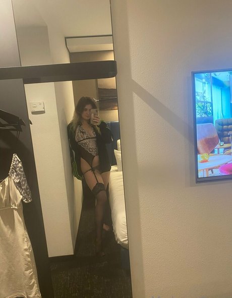 裸の熟女オンリーファンズ セクシー 写真