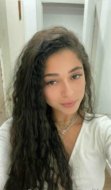 警察のオンリーファンズ セクシーヌード ギャラリー