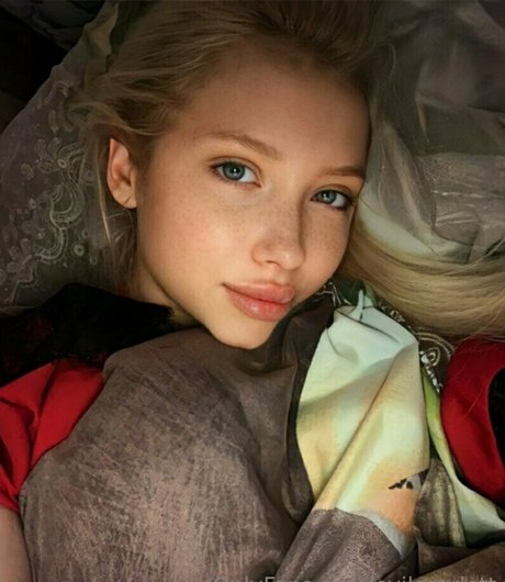 evilscarlett ポルノスター 写真