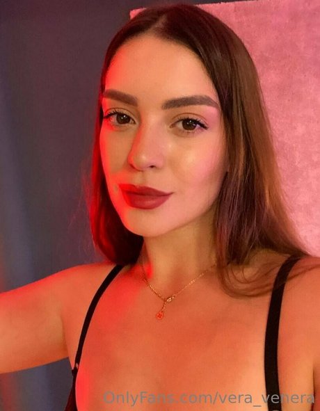 英国のティーンオンリーファン 裸 写真